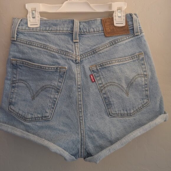 Levi’s Rolled Hem Ribcage Denim Jean Shorts Size 26, Pre-owned - Picture 2 of 5